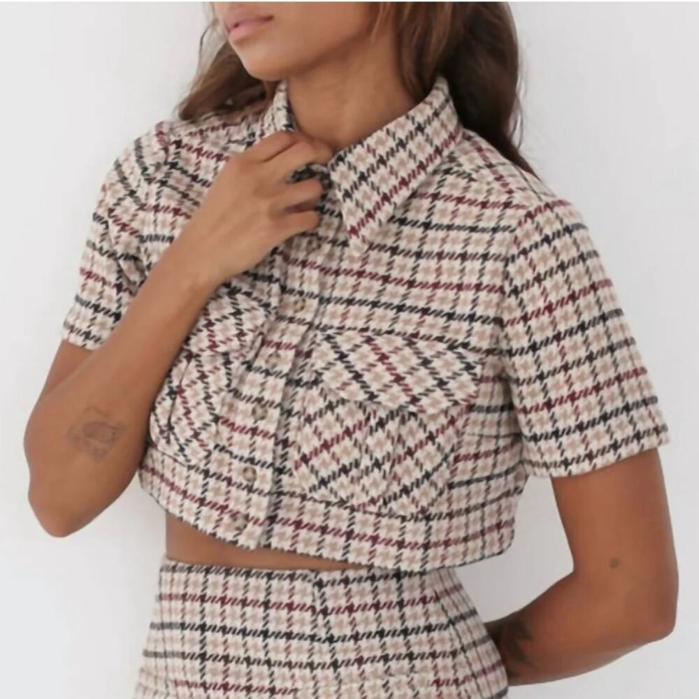 Rumored Coco Plaid Tweed Crop Top Revolve Cream Newberry Button Up XS NWT - Picture 2 of 11